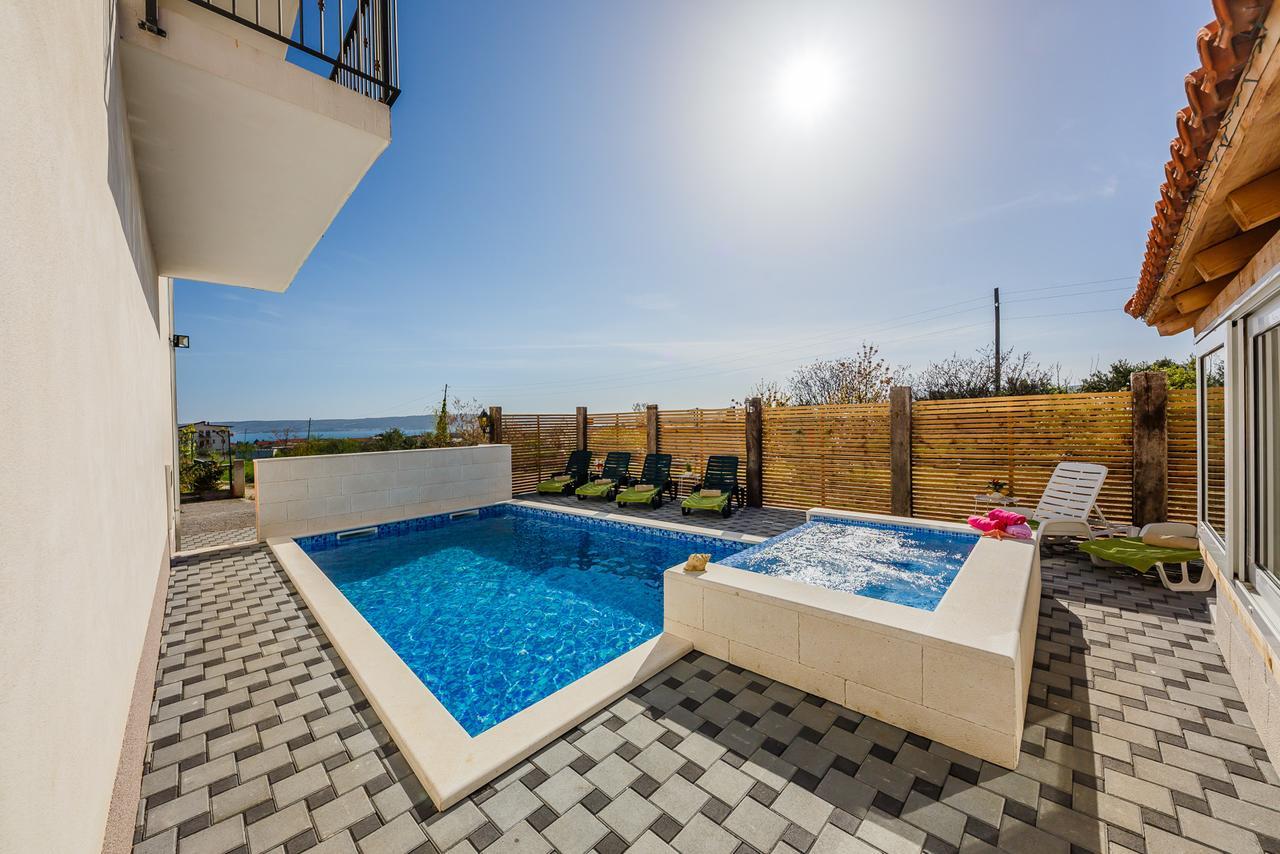 Holiday Home Chester With Heated Pool Kaštela Buitenkant foto