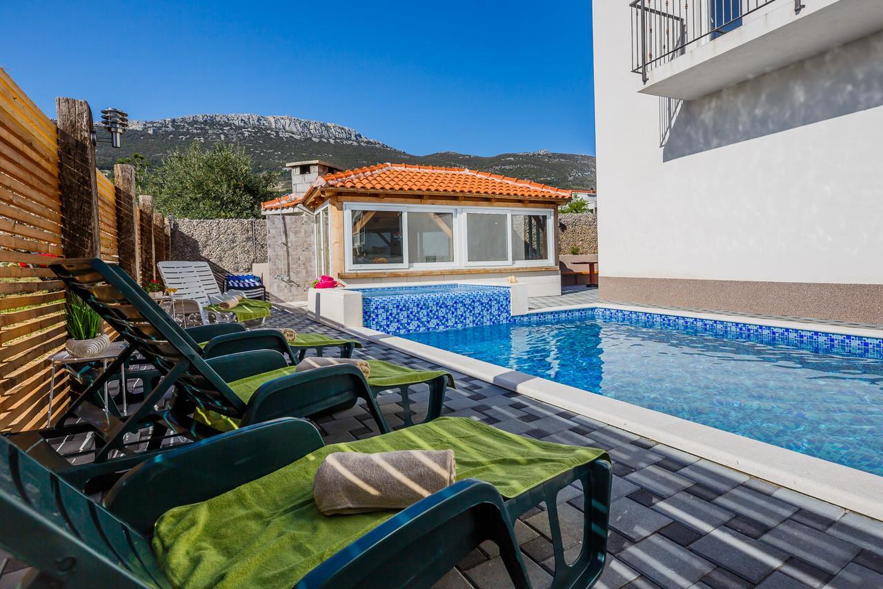 Holiday Home Chester With Heated Pool Kaštela Buitenkant foto