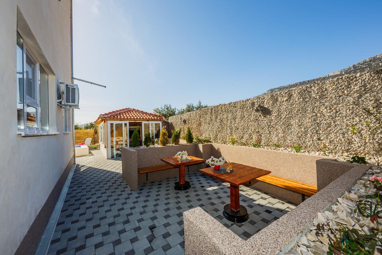 Holiday Home Chester With Heated Pool Kaštela Buitenkant foto